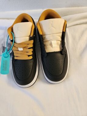 Shoes Black, Cream and Gold Low-Top Sneakers